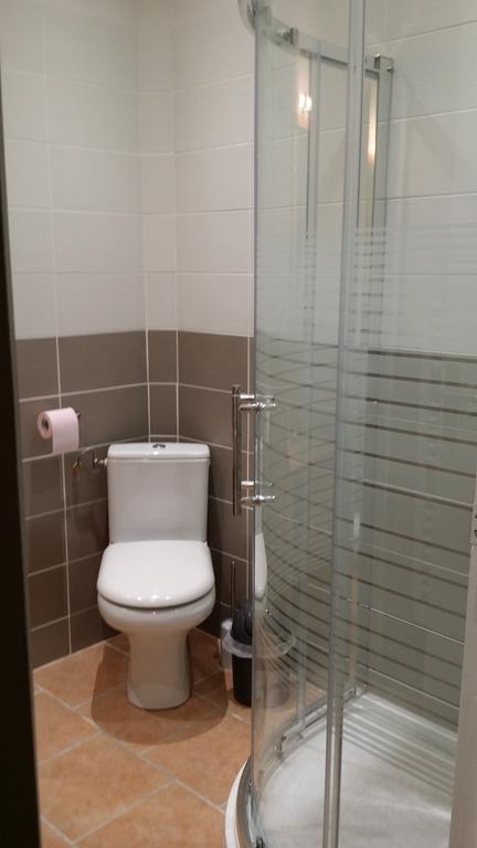 Les Portes Du Soleil Panzió Capestang Szoba fotó